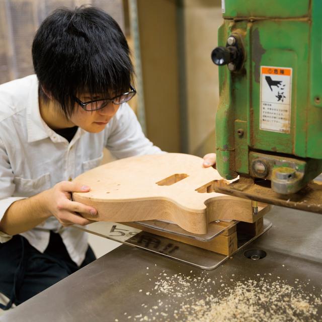 キャットミュージックカレッジ専門学校 【ギタークラフト専攻SP体験】専用設備を使用してギター塗装!1