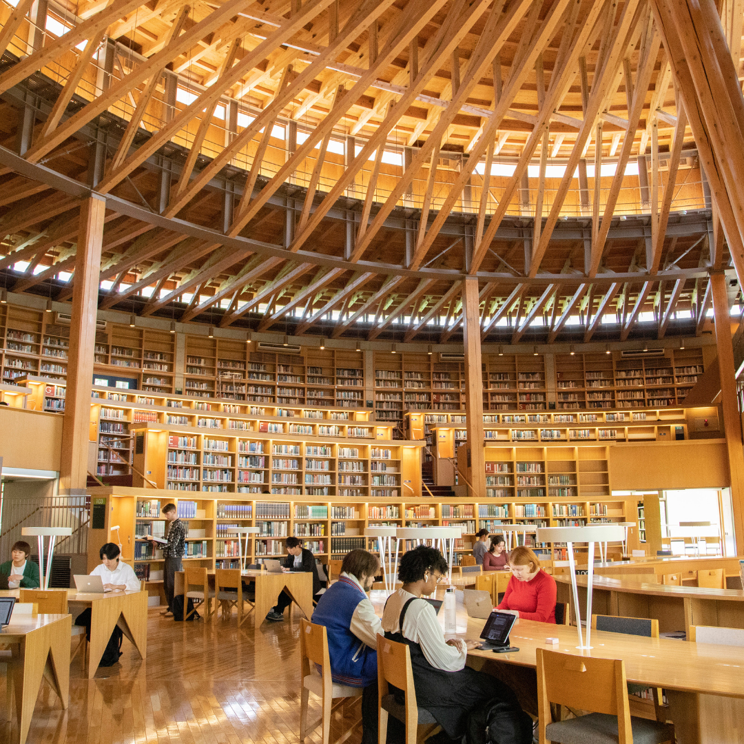 国際 教養 大学 偏差 値