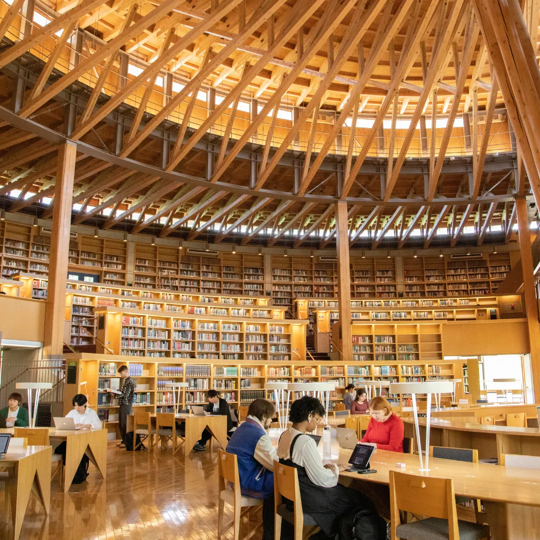 国際 教養 大学 偏差 値