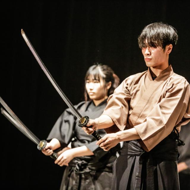 日本芸術専門学校 時代劇やアクション映画の世界を学ぼう!基本が学べる殺陣体験1