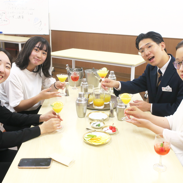 東京ＹＭＣＡ国際ホテル専門学校 【体験入学／料飲サービス編】バーテンダーに挑戦！3