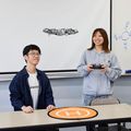 修成建設専門学校 コントローラーで操る！ドローン操縦体験