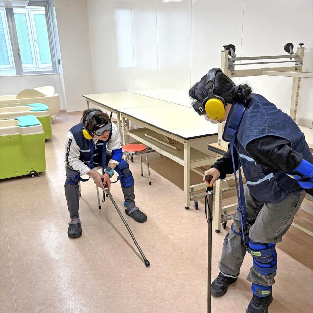 富山リハビリテーション医療福祉大学校 【介護福祉科】１２/１３（土） ７０歳の自分の身体を体験！1