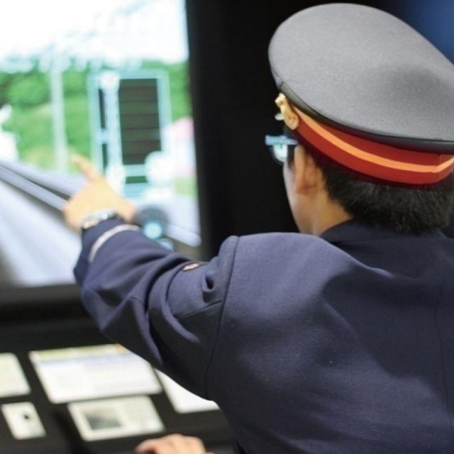 名古屋観光専門学校 【鉄道サービス学科】運転シミュレーター体験1