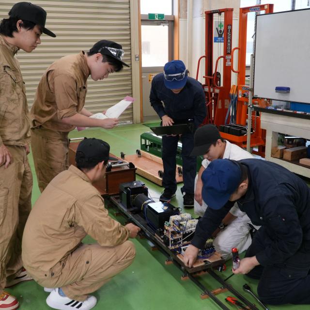 秋田職業能力開発短期大学校 【生産機械技術科】サンドブラスト体験4