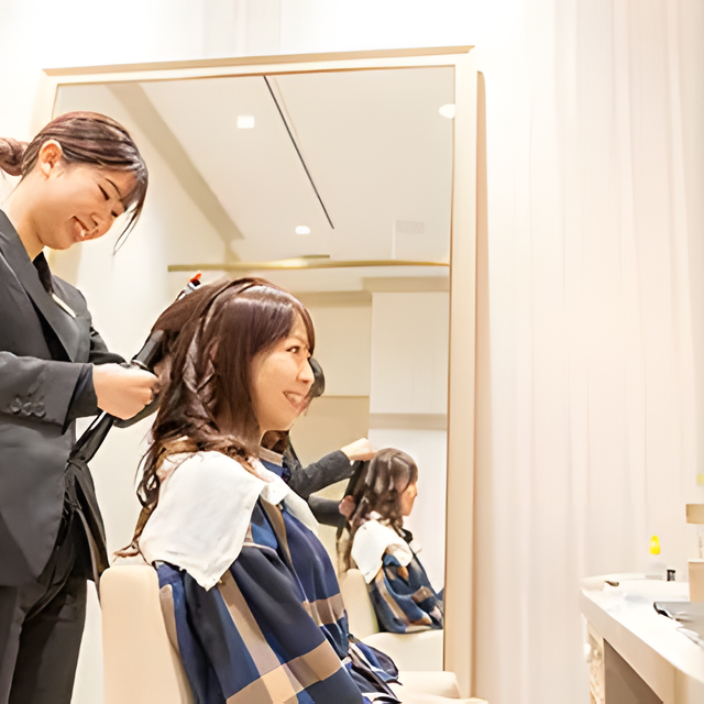 専門学校　福岡ビジョナリーアーツ 【ウェディング】ヘアメイクさんのお仕事体験1