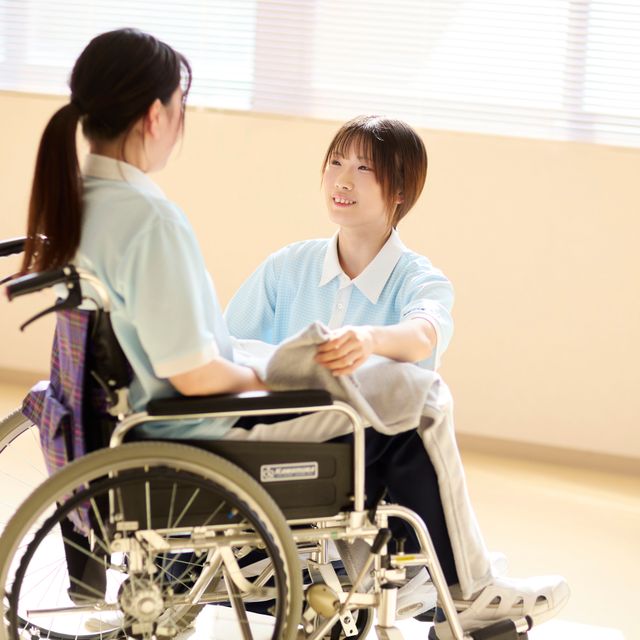 長岡こども福祉カレッジ 【 介護福祉科 】現場と同じ設備で介護体験！4