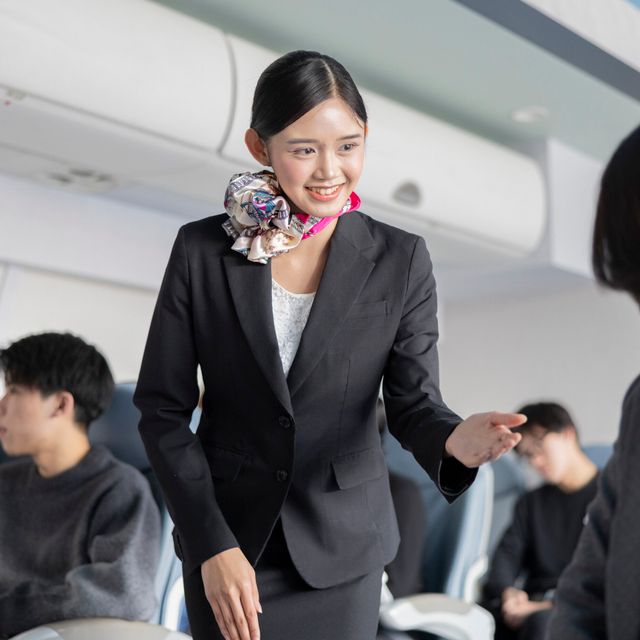 専門学校ビーマックス 【エアライン学科】客室乗務員の機内サービスをやってみよう！1