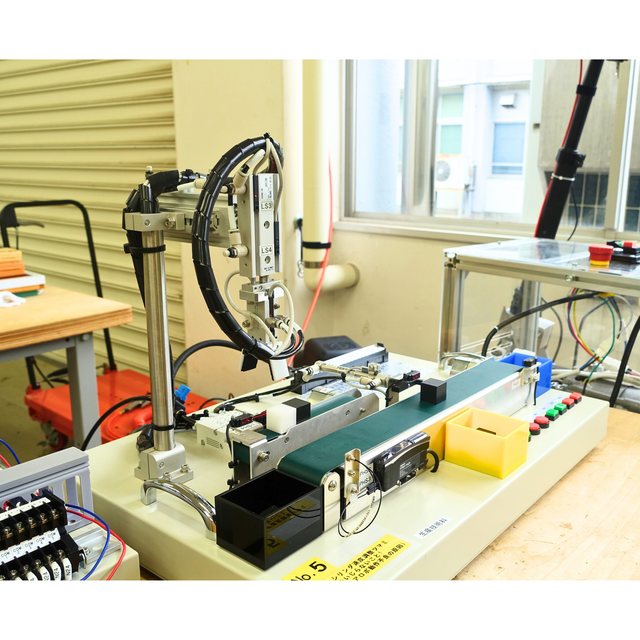 石川職業能力開発短期大学校 図をつないでプログラムを作ろう！ミニエアロボ制御体験1