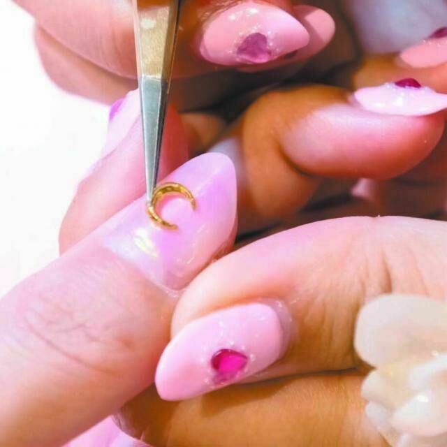 ネイル体験 ジェルネイルやトレンドアートでおしゃれネイル 沖縄ビューティーアート専門学校のオープンキャンパス情報と予約申込 スタディサプリ 進路