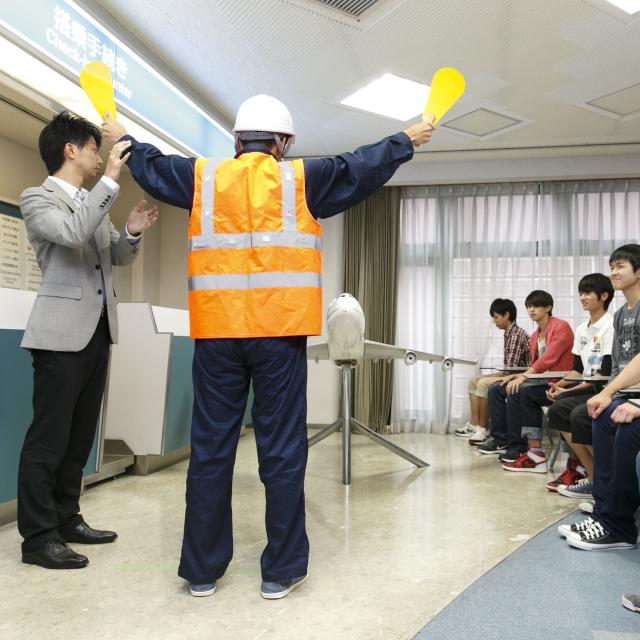 ホスピタリティ ツーリズム専門学校大阪 【特別イベント】航空業界なりきり体験(グラハン科)1