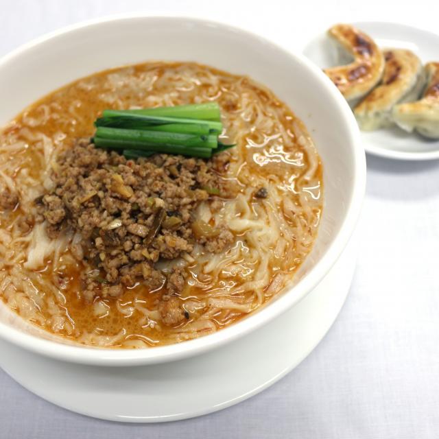 華調理製菓専門学校 担々麺&焼き餃子1