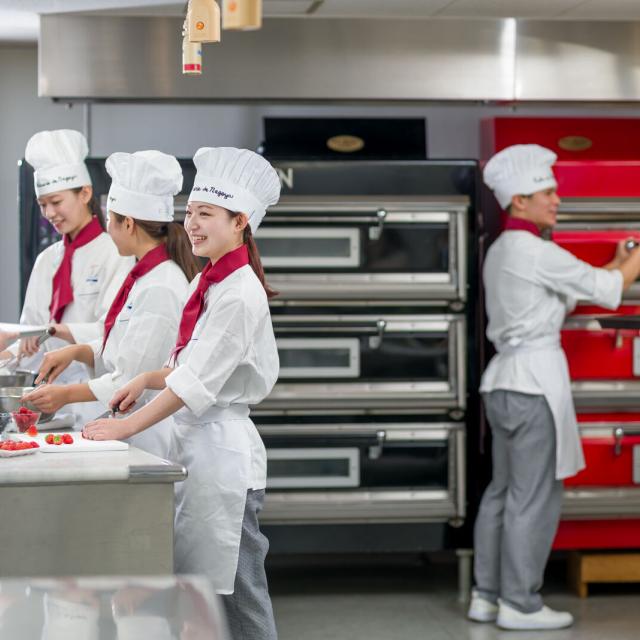 名古屋製菓専門学校 『濃厚チーズケーキ』名古屋製菓／洋菓子技術マスター科3