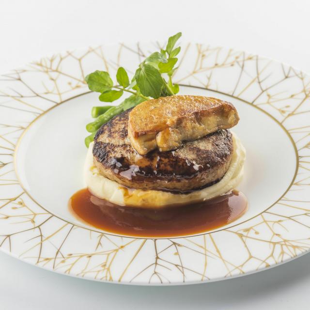 群馬調理師専門学校 【フランス】ハンバーグステーキのフォアグラのせ・ババロア1