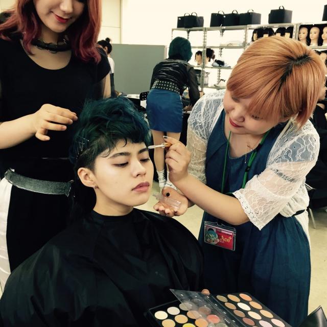 大村美容ファッション専門学校 OMULAコレクション ヘアメイク体験1