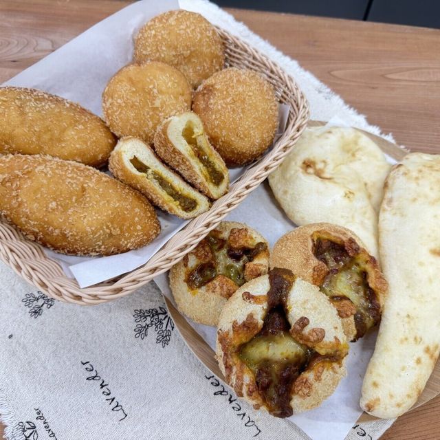 東日本製菓技術専門学校 【パン】カレーパン食べ比べ３種1