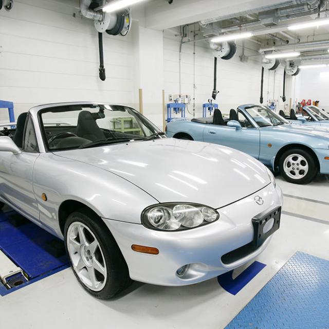 専門学校 東京工科自動車大学校世田谷校 ロードスターのディスクブレーキに迫る!1