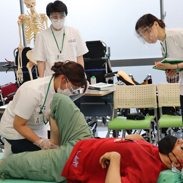 大阪リハビリテーション専門学校 【作業療法学科】夜間の学びを見る・知る・聞ける「授業見学会」3