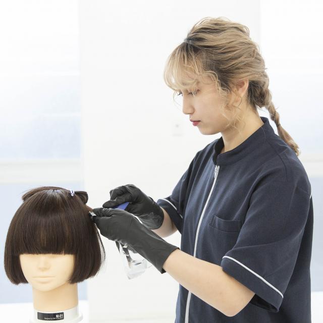 東洋理容美容専門学校 ブリーチ技術を体験しよう！2