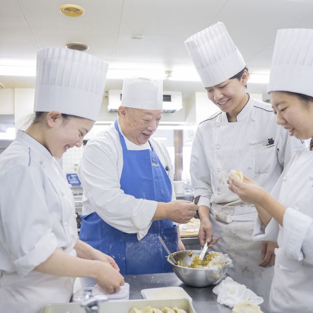 新潟調理師専門学校 皮から作る本格餃子！中国料理オープンキャンパス1