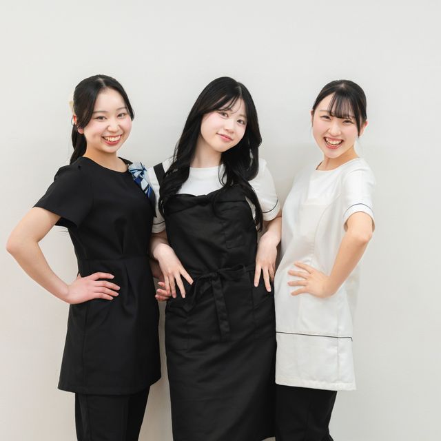 足利デザイン・ビューティ専門学校 トータルビューティ科：マニキュア体験/デパコスOC4