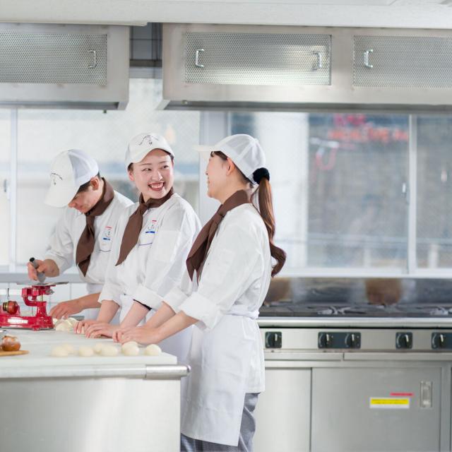 名古屋製菓専門学校 『苺たっぷりデニッシュ』 名古屋製菓／製パン科2