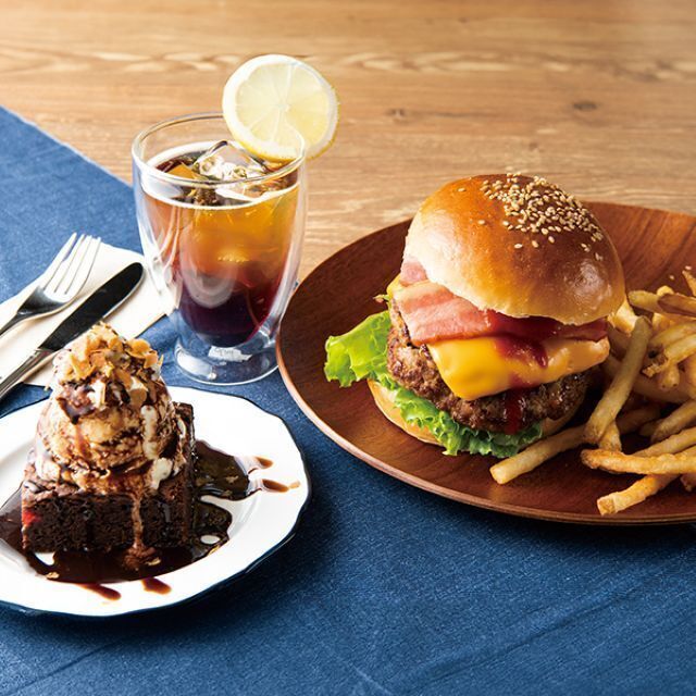 東京ベルエポック製菓調理専門学校 【カフェ体験】ハンバーガー、ブラウニー、コーラ1