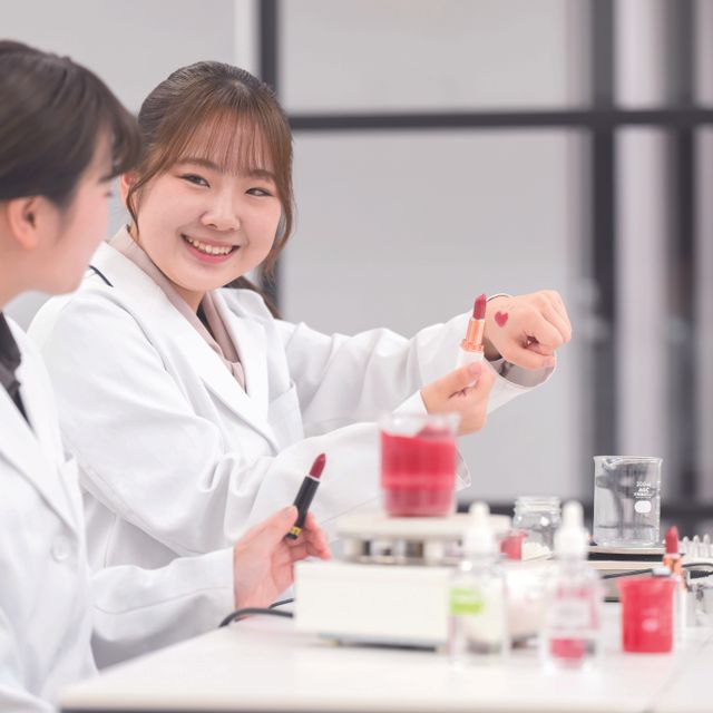 東京医薬看護専門学校 大好きな化粧品と美容を仕事にしよう！2