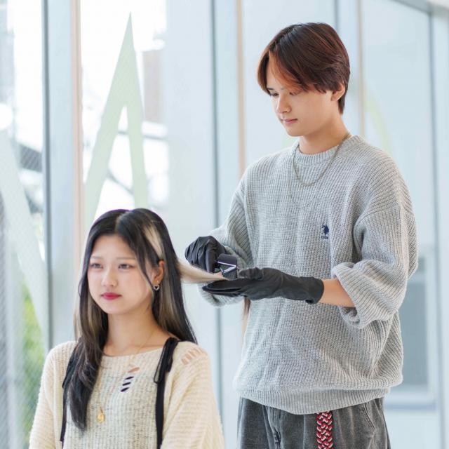 大村美容ファッション専門学校 体験A　トレンドカラー体験1