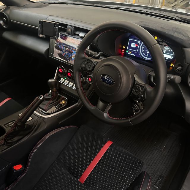 専門学校　東京工科自動車大学校品川校 大人気スポーツカーBRZの運転体験＆整備体験1