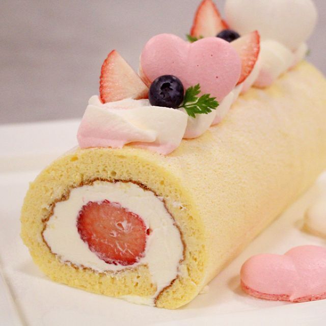 東京ベルエポック製菓調理専門学校 【パティシエ体験】いちごロール1