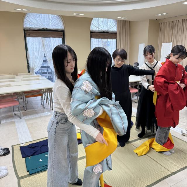 名古屋ビューティー専門学校 袴（はかま）に挑戦！！3