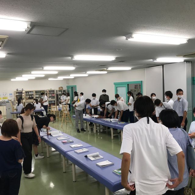 宮崎リハビリテーション学院 理学療法体験（教科書展示ブース）：当学院で学ぶ教科書等を閲覧2