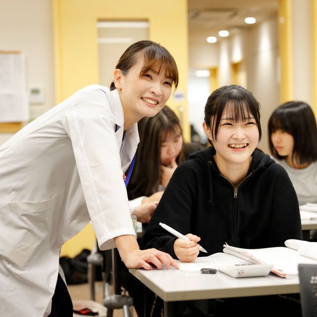 大阪バイオメディカル専門学校 治療費計算からカラーセラピーまで医療事務＆秘書の体験授業♪2