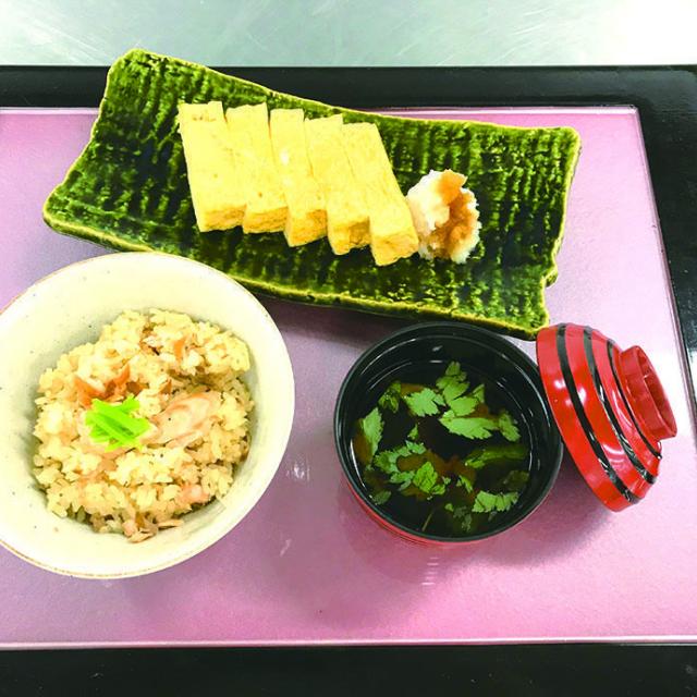 二葉栄養専門学校 ★調理師★ 出汁巻き卵・炊き込みご飯1