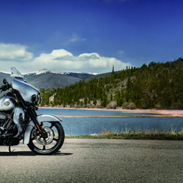 専門学校　東京工科自動車大学校品川校 ハーレーのオイル交換＆運転体験1