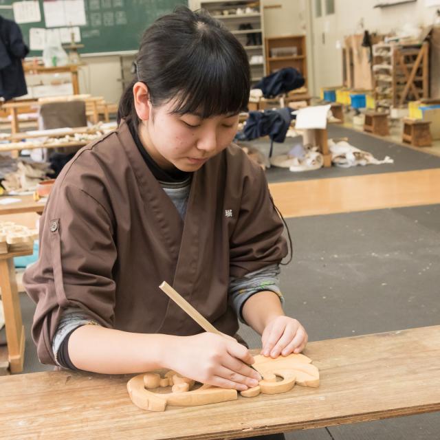 京都伝統工芸大学校 工芸体験キャンパス2018 木彫刻1