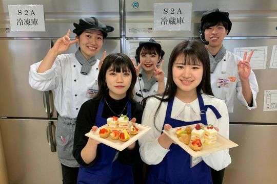 仙台スイーツ カフェ専門学校 在校生のキャンパスライフレポート パティシエ カフェ科 1年 大森 亜美さん スタディサプリ 進路