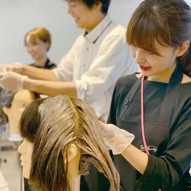 来校型 1dayヘアカラー体験トレンドカラーを楽しもう 京都医健専門学校のオープンキャンパス情報と予約申込 スタディサプリ 進路
