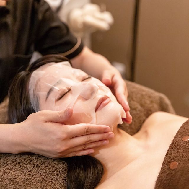 足利デザイン・ビューティ専門学校 トータルビューティ科：ぱっちりまつ毛メイク/美白パック2