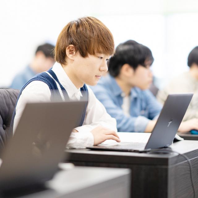 日本ＩＴビジネス公務員専門学校 【 IT・Web・ゲーム 】パソコン初心者でも大丈夫！3