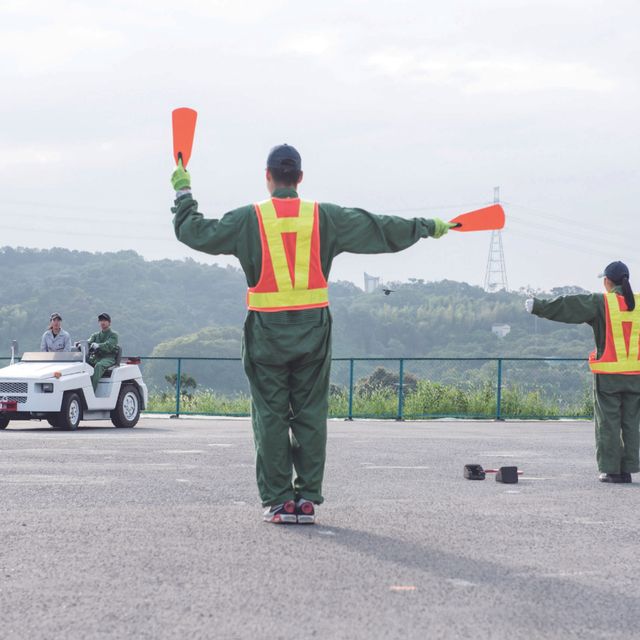 大阪航空専門学校 ［ エアポート学科 ］グランドハンドリングを体験！2