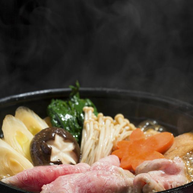 町田調理師専門学校 牛ロースの熱々【すき焼き鍋】1